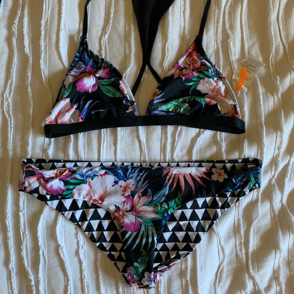 RIPCURL reversible floral bikini set